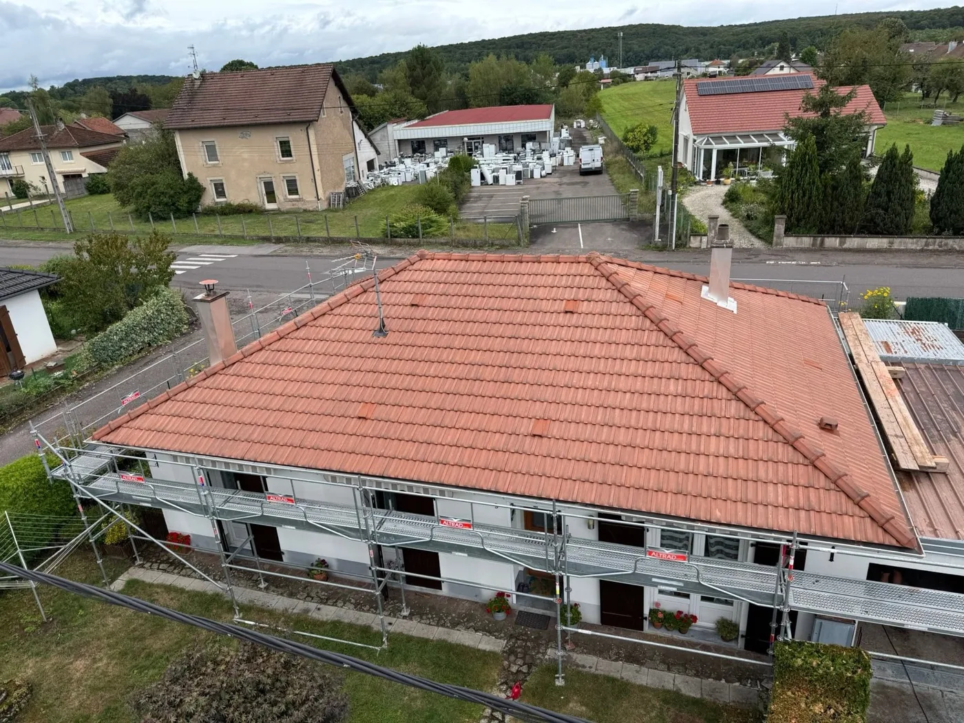 Toiture rouge terminée